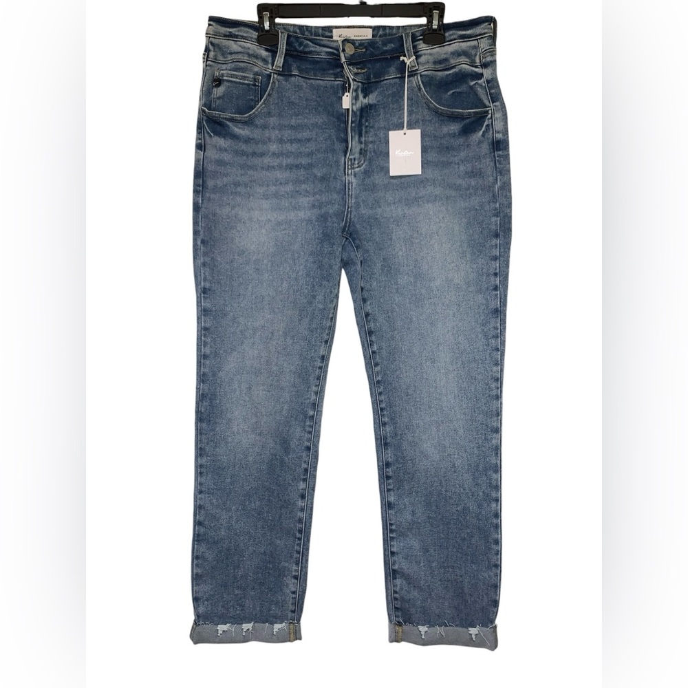 NWT KanCan Kianna Essentials High Rise Slim Straight Leg Jeans Size 31